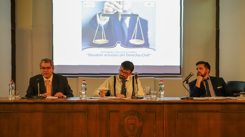 Foto 6 de 8: Derecho UGM en colaboración con Universidad Católica de Temuco realizaron Jornadas de Derecho Civil