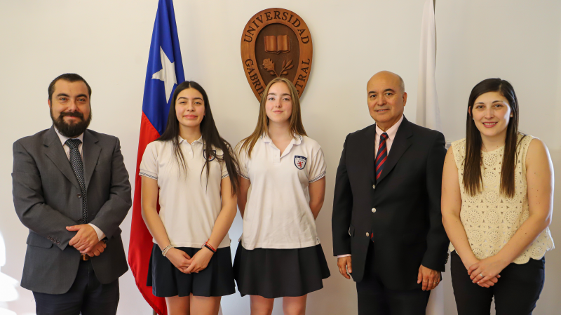 Foto 1 de 11: Universidad Gabriela Mistral premió a ganadores del concurso de Ensayos Mistralinos