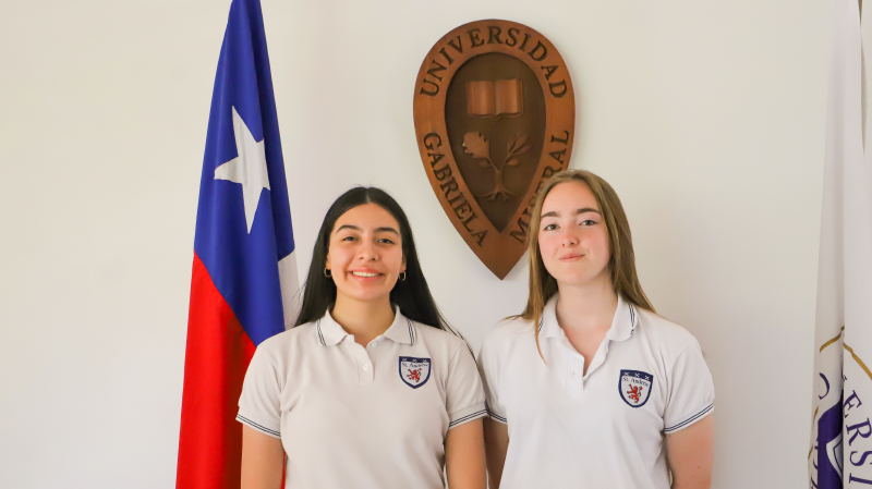 Foto 2 de 11: Universidad Gabriela Mistral premió a ganadores del concurso de Ensayos Mistralinos