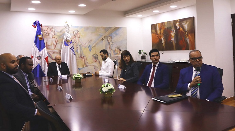 Foto 8 de 10: UGM y UNAPEC de República Dominicana firmaron convenio de colaboración para promover el perfeccionamiento e intercambio académico