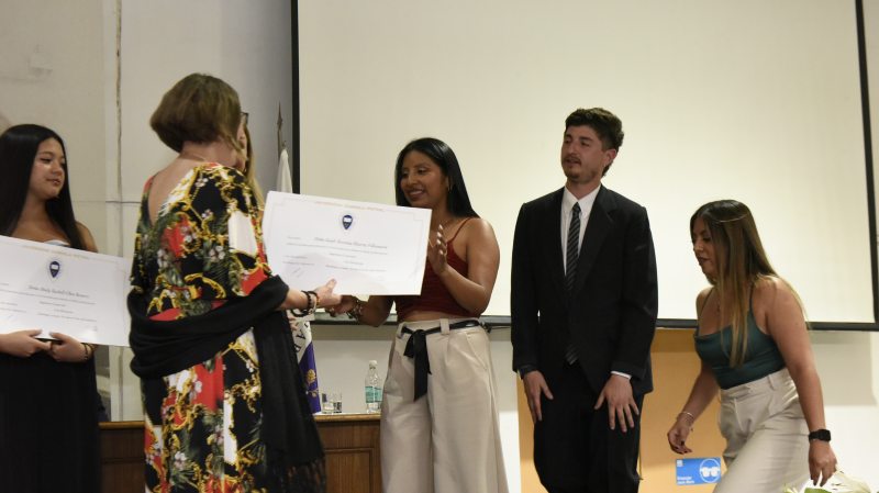 Foto 9 de 72: Galería fotográfica (Primera Parte): Ceremonias de Titulación UGM Año Académico 2022 Ingenierías, Diseño, Psicología, Educación y Magíster UGM
