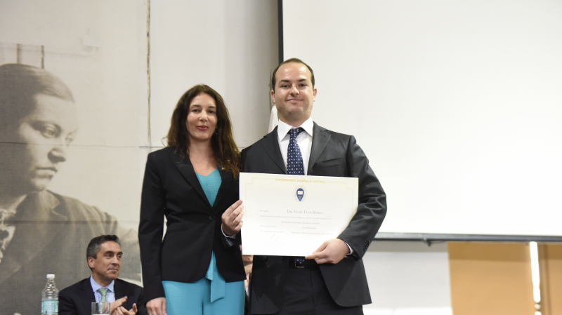 Foto 9 de 77: Galería fotográfica: Ceremonias de Titulación UGM Año Académico 2022 Derecho y Ciencias Sociales