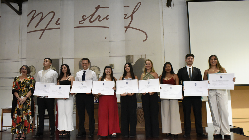 Foto 12 de 72: Galería fotográfica (Primera Parte): Ceremonias de Titulación UGM Año Académico 2022 Ingenierías, Diseño, Psicología, Educación y Magíster UGM