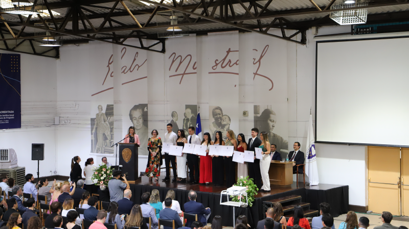 Foto 13 de 72: Galería fotográfica (Primera Parte): Ceremonias de Titulación UGM Año Académico 2022 Ingenierías, Diseño, Psicología, Educación y Magíster UGM