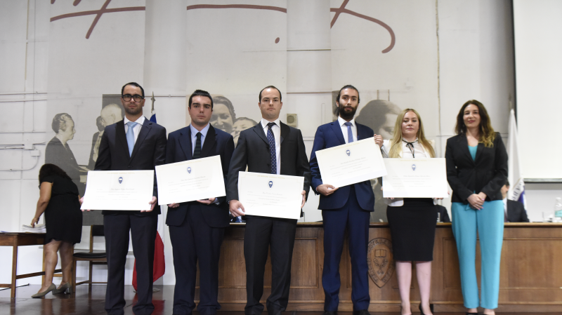 Foto 12 de 77: Galería fotográfica: Ceremonias de Titulación UGM Año Académico 2022 Derecho y Ciencias Sociales