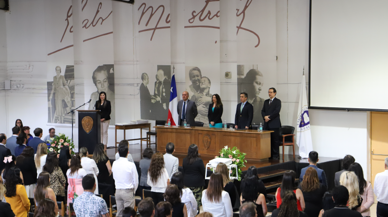 Foto 2 de 77: Galería fotográfica: Ceremonias de Titulación UGM Año Académico 2022 Derecho y Ciencias Sociales
