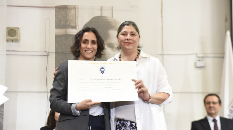 Foto 14 de 77: Galería fotográfica: Ceremonias de Titulación UGM Año Académico 2022 Derecho y Ciencias Sociales