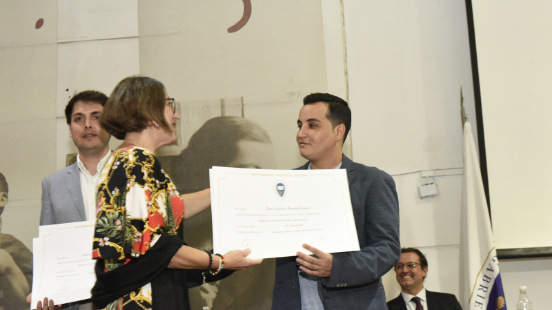 Foto 18 de 72: Galería fotográfica (Primera Parte): Ceremonias de Titulación UGM Año Académico 2022 Ingenierías, Diseño, Psicología, Educación y Magíster UGM