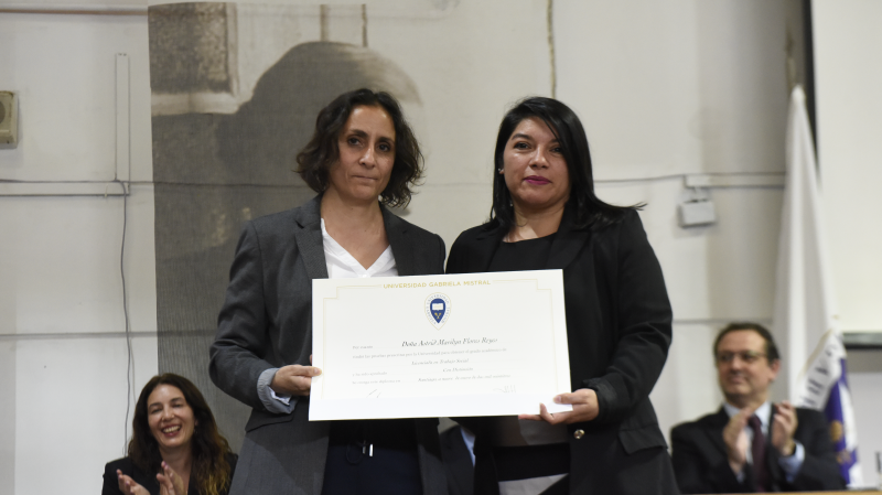 Foto 15 de 77: Galería fotográfica: Ceremonias de Titulación UGM Año Académico 2022 Derecho y Ciencias Sociales