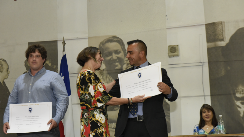 Foto 20 de 72: Galería fotográfica (Primera Parte): Ceremonias de Titulación UGM Año Académico 2022 Ingenierías, Diseño, Psicología, Educación y Magíster UGM