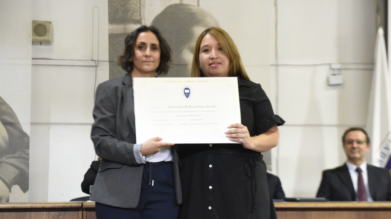 Foto 19 de 77: Galería fotográfica: Ceremonias de Titulación UGM Año Académico 2022 Derecho y Ciencias Sociales