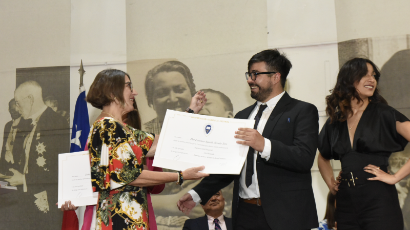 Foto 26 de 72: Galería fotográfica (Primera Parte): Ceremonias de Titulación UGM Año Académico 2022 Ingenierías, Diseño, Psicología, Educación y Magíster UGM