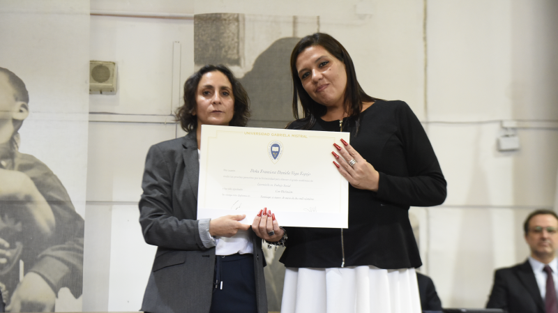 Foto 25 de 77: Galería fotográfica: Ceremonias de Titulación UGM Año Académico 2022 Derecho y Ciencias Sociales