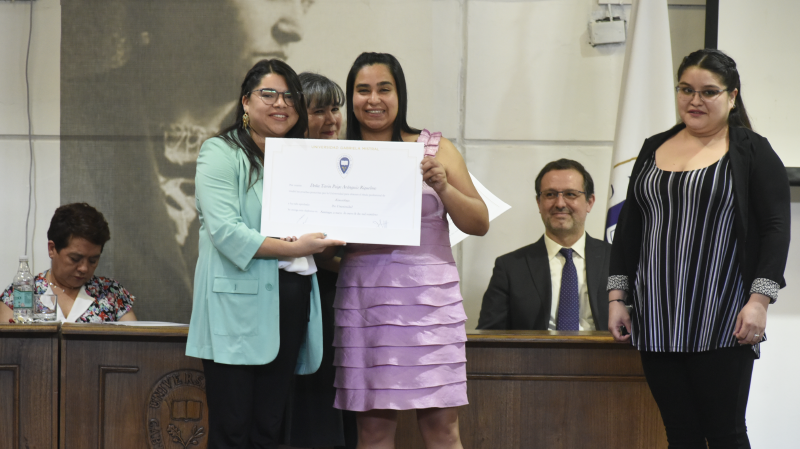 Foto 32 de 71: Galería fotográfica (Primera Parte): Ceremonias de Titulación UGM Año Académico 2022 Escuela de Ciencias de la Salud UGM