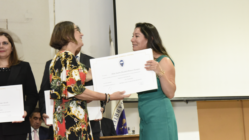 Foto 31 de 72: Galería fotográfica (Primera Parte): Ceremonias de Titulación UGM Año Académico 2022 Ingenierías, Diseño, Psicología, Educación y Magíster UGM