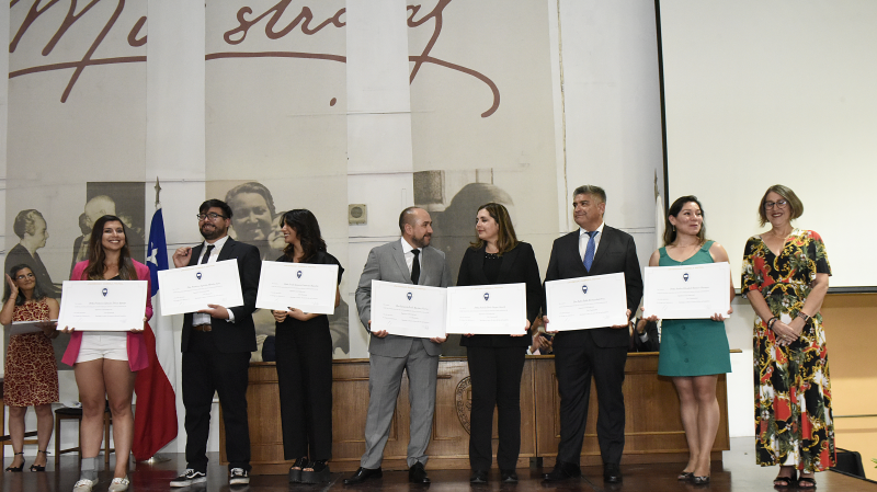Foto 32 de 72: Galería fotográfica (Primera Parte): Ceremonias de Titulación UGM Año Académico 2022 Ingenierías, Diseño, Psicología, Educación y Magíster UGM