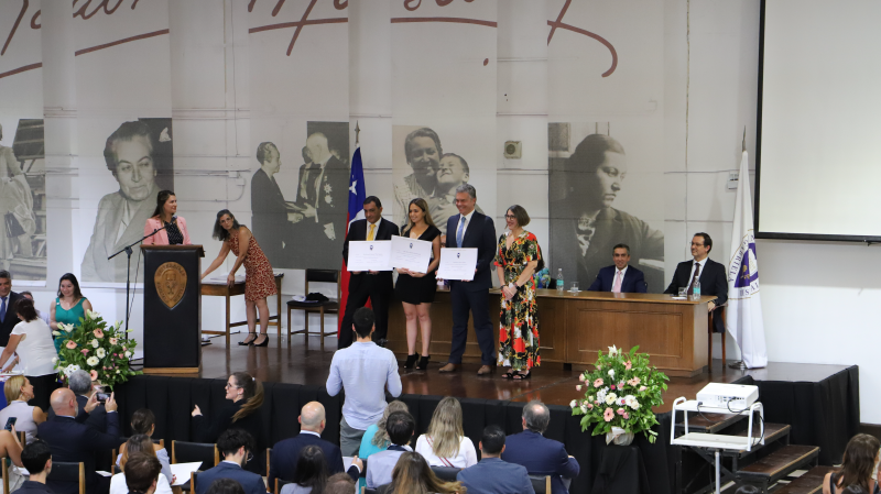 Foto 34 de 72: Galería fotográfica (Primera Parte): Ceremonias de Titulación UGM Año Académico 2022 Ingenierías, Diseño, Psicología, Educación y Magíster UGM