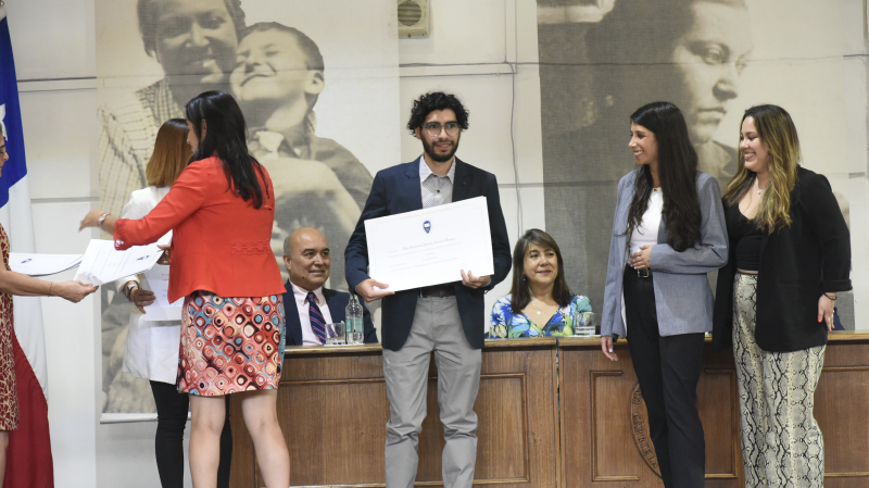 Foto 36 de 72: Galería fotográfica (Primera Parte): Ceremonias de Titulación UGM Año Académico 2022 Ingenierías, Diseño, Psicología, Educación y Magíster UGM