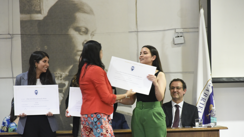 Foto 39 de 72: Galería fotográfica (Primera Parte): Ceremonias de Titulación UGM Año Académico 2022 Ingenierías, Diseño, Psicología, Educación y Magíster UGM