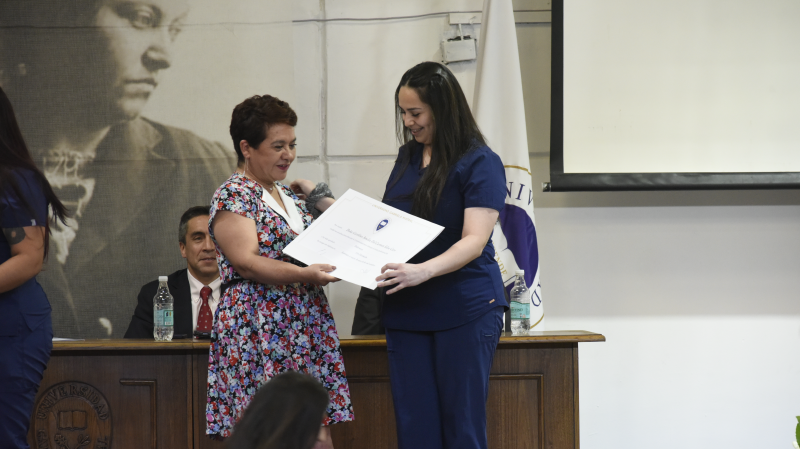 Foto 43 de 71: Galería fotográfica (Primera Parte): Ceremonias de Titulación UGM Año Académico 2022 Escuela de Ciencias de la Salud UGM