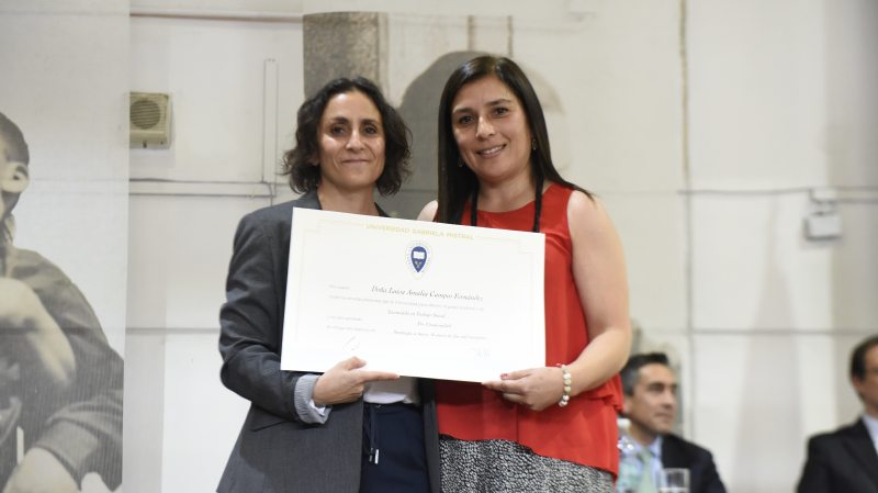 Foto 36 de 77: Galería fotográfica: Ceremonias de Titulación UGM Año Académico 2022 Derecho y Ciencias Sociales
