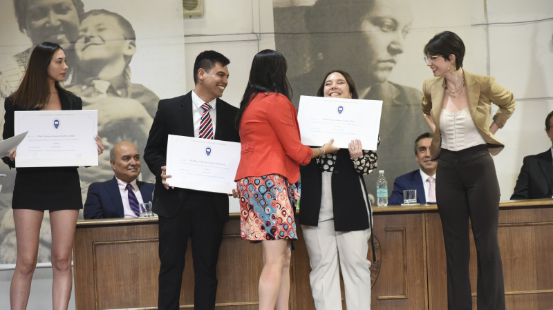 Foto 41 de 72: Galería fotográfica (Primera Parte): Ceremonias de Titulación UGM Año Académico 2022 Ingenierías, Diseño, Psicología, Educación y Magíster UGM