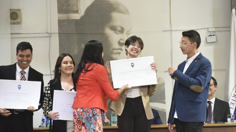Foto 42 de 72: Galería fotográfica (Primera Parte): Ceremonias de Titulación UGM Año Académico 2022 Ingenierías, Diseño, Psicología, Educación y Magíster UGM
