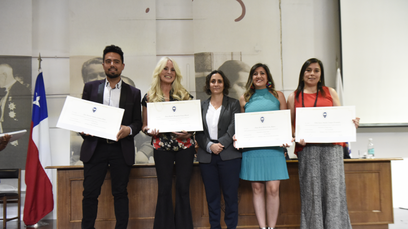 Foto 40 de 77: Galería fotográfica: Ceremonias de Titulación UGM Año Académico 2022 Derecho y Ciencias Sociales