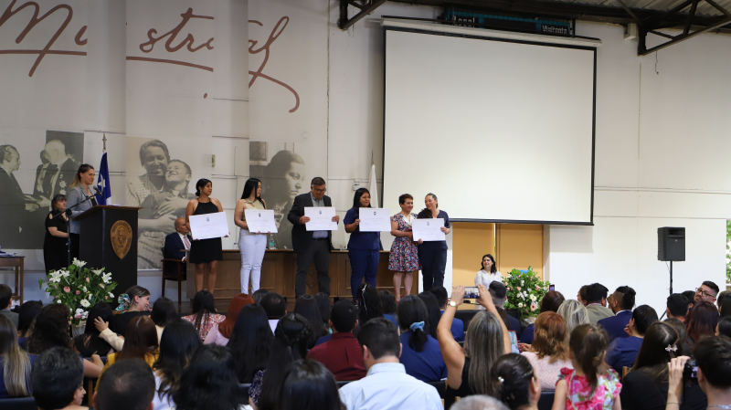 Foto 49 de 71: Galería fotográfica (Primera Parte): Ceremonias de Titulación UGM Año Académico 2022 Escuela de Ciencias de la Salud UGM