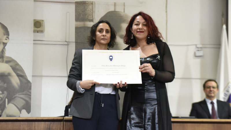 Foto 43 de 77: Galería fotográfica: Ceremonias de Titulación UGM Año Académico 2022 Derecho y Ciencias Sociales