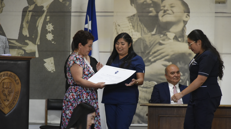 Foto 51 de 71: Galería fotográfica (Primera Parte): Ceremonias de Titulación UGM Año Académico 2022 Escuela de Ciencias de la Salud UGM