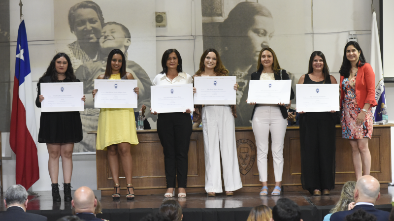Foto 50 de 72: Galería fotográfica (Primera Parte): Ceremonias de Titulación UGM Año Académico 2022 Ingenierías, Diseño, Psicología, Educación y Magíster UGM