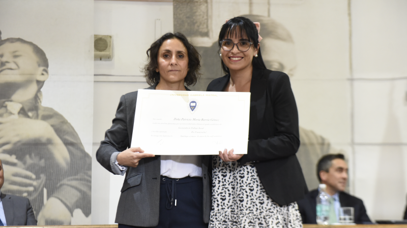 Foto 49 de 77: Galería fotográfica: Ceremonias de Titulación UGM Año Académico 2022 Derecho y Ciencias Sociales