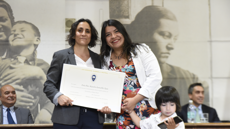 Foto 50 de 77: Galería fotográfica: Ceremonias de Titulación UGM Año Académico 2022 Derecho y Ciencias Sociales