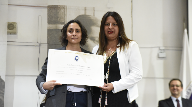 Foto 51 de 77: Galería fotográfica: Ceremonias de Titulación UGM Año Académico 2022 Derecho y Ciencias Sociales