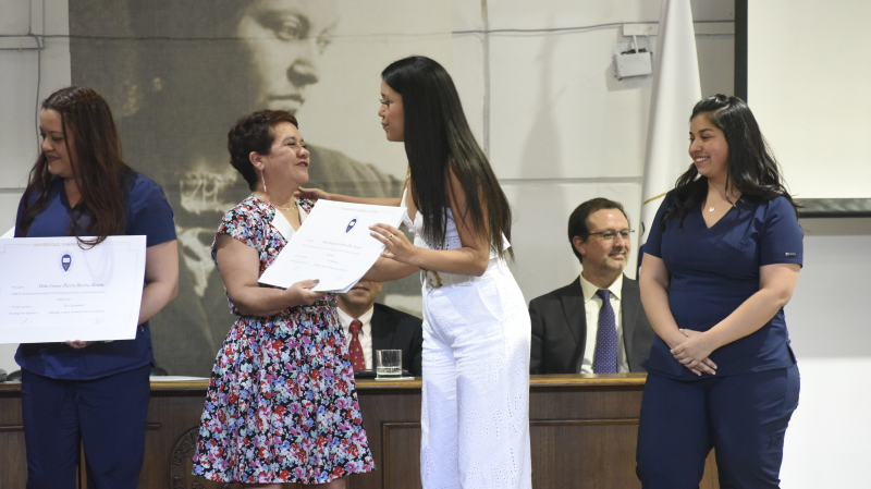 Foto 57 de 71: Galería fotográfica (Primera Parte): Ceremonias de Titulación UGM Año Académico 2022 Escuela de Ciencias de la Salud UGM