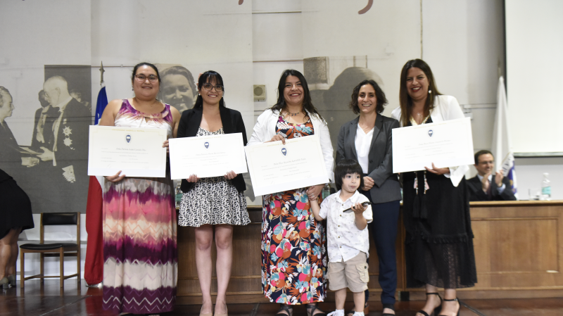 Foto 52 de 77: Galería fotográfica: Ceremonias de Titulación UGM Año Académico 2022 Derecho y Ciencias Sociales