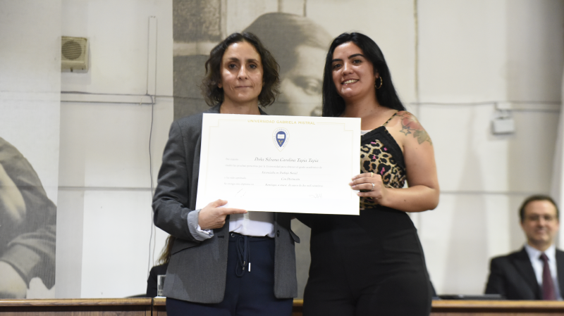 Foto 54 de 77: Galería fotográfica: Ceremonias de Titulación UGM Año Académico 2022 Derecho y Ciencias Sociales