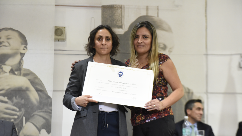 Foto 55 de 77: Galería fotográfica: Ceremonias de Titulación UGM Año Académico 2022 Derecho y Ciencias Sociales