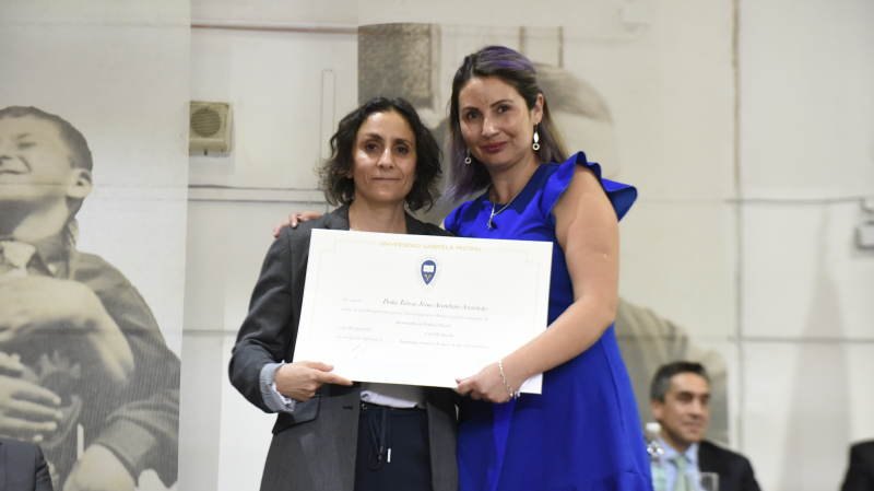 Foto 56 de 77: Galería fotográfica: Ceremonias de Titulación UGM Año Académico 2022 Derecho y Ciencias Sociales
