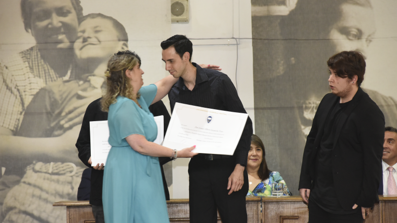 Foto 59 de 72: Galería fotográfica (Primera Parte): Ceremonias de Titulación UGM Año Académico 2022 Ingenierías, Diseño, Psicología, Educación y Magíster UGM