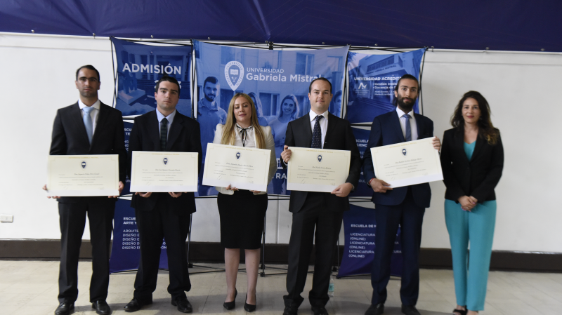 Foto 63 de 77: Galería fotográfica: Ceremonias de Titulación UGM Año Académico 2022 Derecho y Ciencias Sociales
