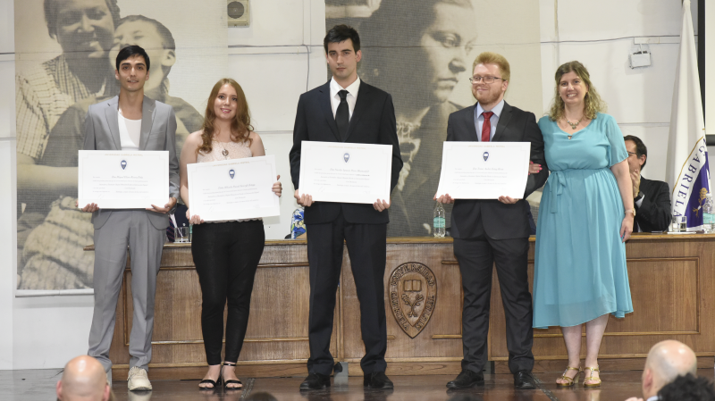 Foto 66 de 72: Galería fotográfica (Primera Parte): Ceremonias de Titulación UGM Año Académico 2022 Ingenierías, Diseño, Psicología, Educación y Magíster UGM