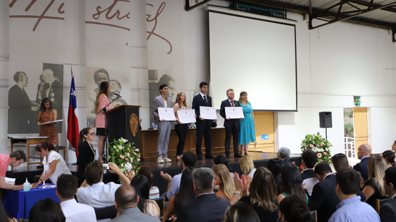 Foto 67 de 72: Galería fotográfica (Primera Parte): Ceremonias de Titulación UGM Año Académico 2022 Ingenierías, Diseño, Psicología, Educación y Magíster UGM