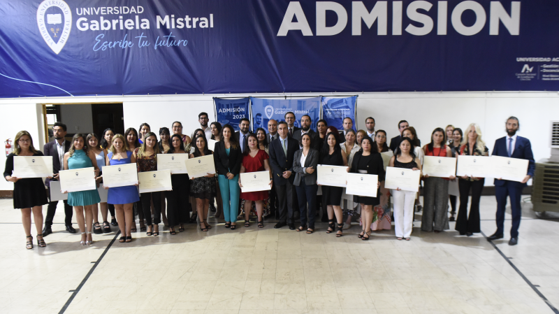 Foto 64 de 77: Galería fotográfica: Ceremonias de Titulación UGM Año Académico 2022 Derecho y Ciencias Sociales
