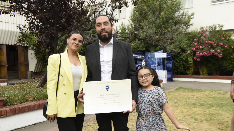 Foto 75 de 77: Galería fotográfica: Ceremonias de Titulación UGM Año Académico 2022 Derecho y Ciencias Sociales