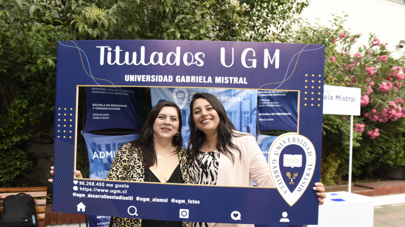 Foto 68 de 77: Galería fotográfica: Ceremonias de Titulación UGM Año Académico 2022 Derecho y Ciencias Sociales