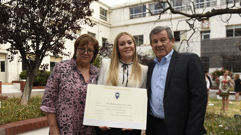 Foto 65 de 77: Galería fotográfica: Ceremonias de Titulación UGM Año Académico 2022 Derecho y Ciencias Sociales