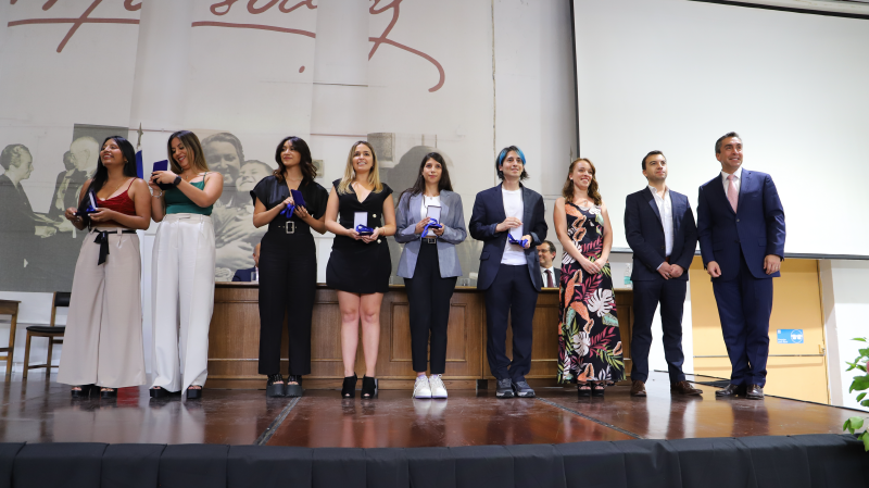 Foto 11 de 37: Galería fotográfica (Segunda Parte): Ceremonias de Titulación UGM Año Académico 2022 Ingenierías, Diseño, Psicología, Educación y Magíster UGM