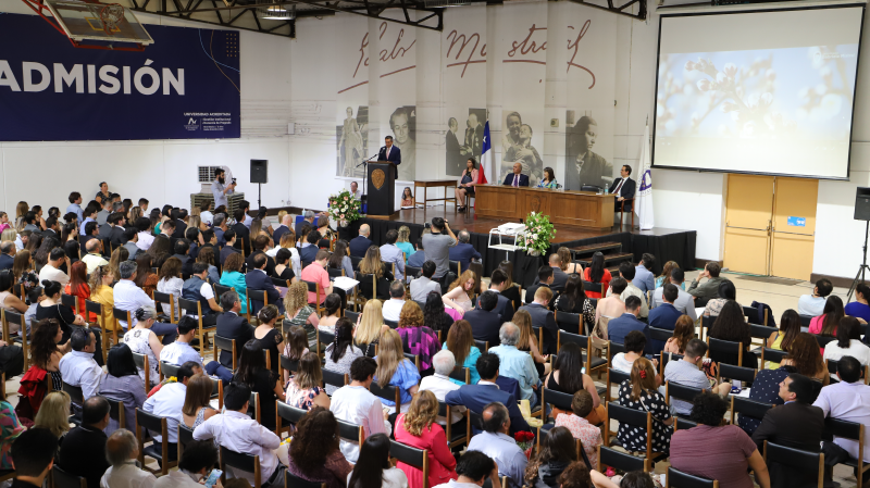 Foto 14 de 37: Galería fotográfica (Segunda Parte): Ceremonias de Titulación UGM Año Académico 2022 Ingenierías, Diseño, Psicología, Educación y Magíster UGM